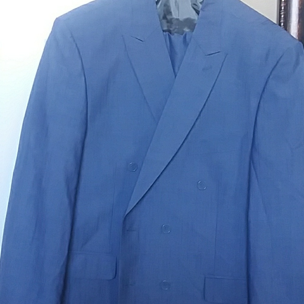 Suit - Picture 2 of 5
